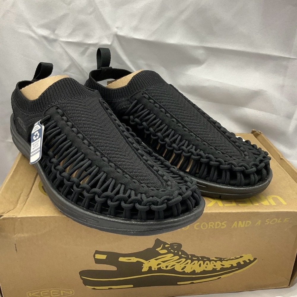 Keen Men's Black Woven Slip-On Sandals size 8 1/2